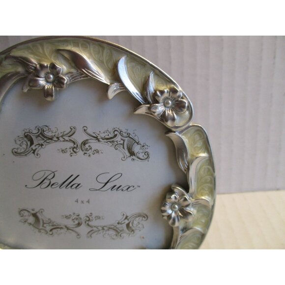 *Bella Lux Cream Enamel Faux Pearl Round Picture Frame - 4" x 4" Table Top - NWT - Picture 3 of 6